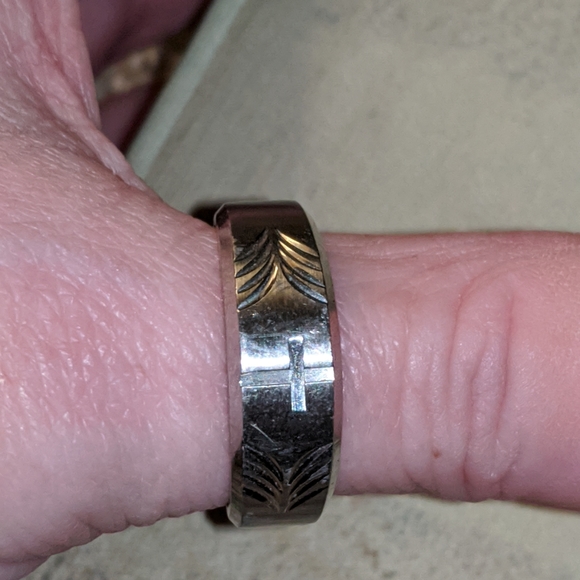 Men's Wedding Band (Cross, Sz 10) - Picture 2 of 8